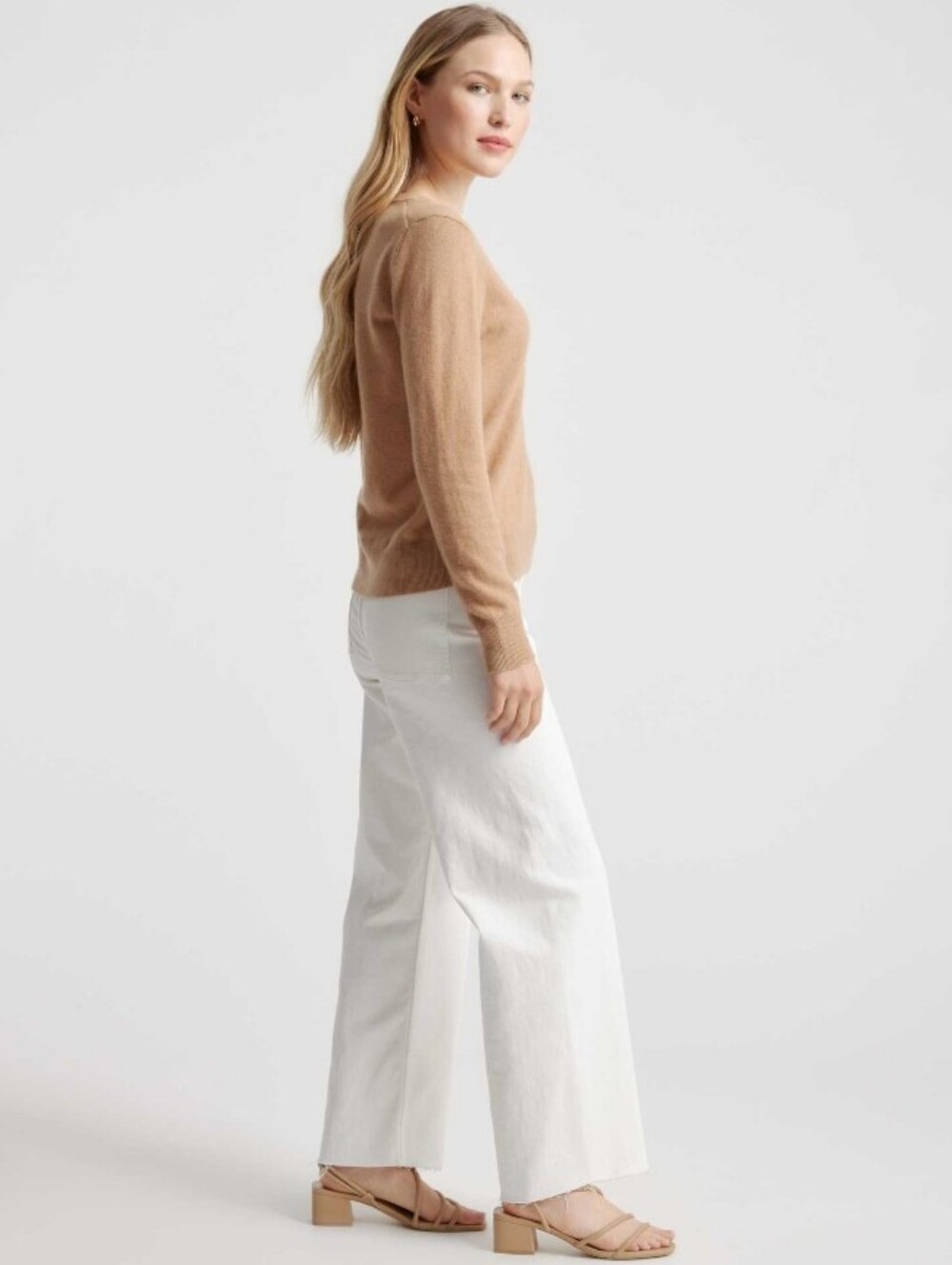 Quince soft camel color 100% cashmere v-neck sweater - Picture 3 of 11